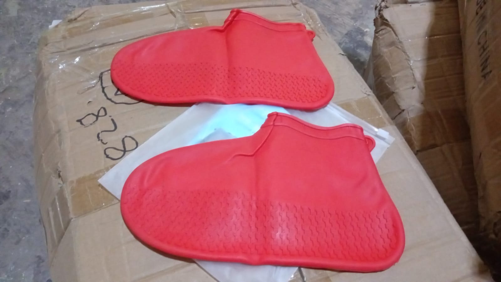 17985 Non-Slip Silicone Rain Reusable Anti skid Waterproof Fordable Boot Shoe Cover (Medium Size / 1 Pair / Red) 17985 Non-Slip Silicone Rain Reusable Anti skid Waterproof Fordable Boot Shoe Cover (Medium Size / 1 Pair / Red)